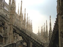 De stad van de fantasie - Daken van Duomo Kathedraal, Milaan, Italië royalty-vrije stock foto De stad van de fantasie - Daken van Duomo Kathedraal, Milaan, Italië royalty-vrije stock foto