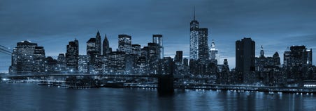 De Stad van New York bij Nacht stock afbeeldingen De Stad van New York bij Nacht stock afbeeldingen