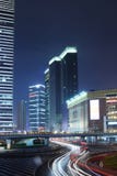 De stadslandschap van de nacht in Chinees Shanghai royalty-vrije stock afbeeldingen De stadslandschap van de nacht in Chinees Shanghai royalty-vrije stock afbeeldingen