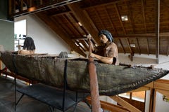 De stam van Yamanaindiërs bij het Museum van het Nationale Park van Tierra del Fuego royalty-vrije stock fotografie De stam van Yamanaindiërs bij het Museum van het Nationale Park van Tierra del Fuego royalty-vrije stock fotografie