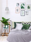De stijl van het slaapkamer binnenlandse huis het schilderen kroonluchterbloem stock afbeeldingen De stijl van het slaapkamer binnenlandse huis het schilderen kroonluchterbloem stock afbeeldingen