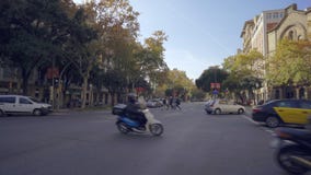 In de straten van Barcelona, Diagonale weg in Eixample-district spanje stock videobeelden In de straten van Barcelona, Diagonale weg in Eixample-district spanje stock videobeelden