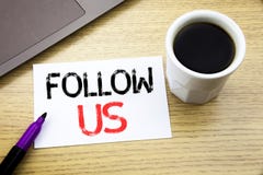 De tekst van de handschriftaankondiging het tonen volgt ons Bedrijfsconcept voor Sociale Media Marketing geschreven op notitieboe stock illustratie De tekst van de handschriftaankondiging het tonen volgt ons Bedrijfsconcept voor Sociale Media Marketing geschreven op notitieboe stock illustratie