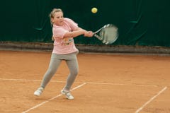 De toernooien van het tennisjonge geitje Stock Afbeelding De toernooien van het tennisjonge geitje Stock Afbeelding
