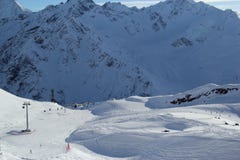 De toevlucht Elbrus Rusland, gondellift, de bergen van de bergski van de landschapswinter Stock Foto De toevlucht Elbrus Rusland, gondellift, de bergen van de bergski van de landschapswinter Stock Foto