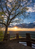 De toneelzonsondergang, Appalachian Bergen, Koninkrijk komt het Park van de Staat, Kentucky royalty-vrije stock afbeeldingen De toneelzonsondergang, Appalachian Bergen, Koninkrijk komt het Park van de Staat, Kentucky royalty-vrije stock afbeeldingen