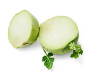 De twee helften van verse koolraapkool Witte geïsoleerde achtergrond Hoogste mening stock afbeelding De twee helften van verse koolraapkool Witte geïsoleerde achtergrond Hoogste mening stock afbeelding