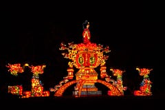 De verlichte Aziatische vertoning van de festivallantaarn Stock Afbeeldingen De verlichte Aziatische vertoning van de festivallantaarn Stock Afbeeldingen