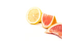 De verse citrusvruchten en het voedsel hoog in vitamine Cconcept als thema hebben met dichte omhooggaand op een stapel van gemeng royalty-vrije stock afbeeldingen De verse citrusvruchten en het voedsel hoog in vitamine Cconcept als thema hebben met dichte omhooggaand op een stapel van gemeng royalty-vrije stock afbeeldingen