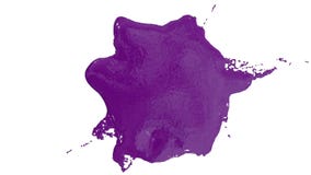 De violette dalingen van het inktdruppeltje op de witte oppervlakte 3d geef vloeistof met zeer hoog detail en alpha- masker voor royalty-vrije illustratie De violette dalingen van het inktdruppeltje op de witte oppervlakte 3d geef vloeistof met zeer hoog detail en alpha- masker voor royalty-vrije illustratie