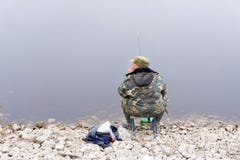 De vissen van de visser in de rivier Midden oude mens royalty-vrije stock afbeeldingen De vissen van de visser in de rivier Midden oude mens royalty-vrije stock afbeeldingen