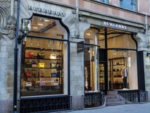De voorzijde van de Burberryopslag Het Britse huis van de luxemanier stock afbeelding De voorzijde van de Burberryopslag Het Britse huis van de luxemanier stock afbeelding