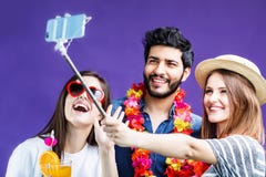 De vrienden maakt Selfie royalty-vrije stock foto's De vrienden maakt Selfie royalty-vrije stock foto's