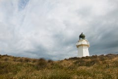 De vuurtoren van het Waipapapunt met achtergrond van bewolkte hemel stock afbeelding De vuurtoren van het Waipapapunt met achtergrond van bewolkte hemel stock afbeelding