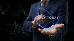 De zakenman toont vandaag conceptenhologram slechts op zijn hand royalty-vrije stock foto De zakenman toont vandaag conceptenhologram slechts op zijn hand royalty-vrije stock foto