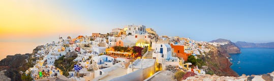 De zonsondergang van Santorini (Oia) - Griekenland De zonsondergang van Santorini (Oia) - Griekenland