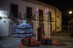 Decoraciones de la Navidad las calles del pueblo de Vila Nova de Cerveira imagenes de archivo Decoraciones de la Navidad las calles del pueblo de Vila Nova de Cerveira imagenes de archivo