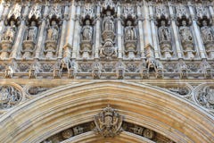 Decoration with statues of kings at the entrance of a palace in London royalty free stock photo Decoration with statues of kings at the entrance of a palace in London royalty free stock photo