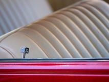 Decorativo, cerradura de puerta de coche de los dados de la novedad en un lowrider con el leathe fotos de archivo libres de regalías Decorativo, cerradura de puerta de coche de los dados de la novedad en un lowrider con el leathe fotos de archivo libres de regalías