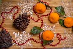 Decorazione sul davanzale della finestra come decorazione di Natale fotografia stock Decorazione sul davanzale della finestra come decorazione di Natale fotografia stock