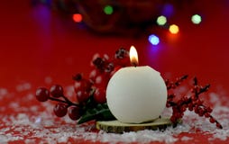 Decoração do Natal com velas aromáticas foto de stock royalty free Decoração do Natal com velas aromáticas foto de stock royalty free