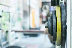 Deferent βάρη στο κέντρο ικανότητας Αθλητική γυμναστική στοκ εικόνες Deferent βάρη στο κέντρο ικανότητας Αθλητική γυμναστική στοκ εικόνες