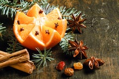 Dekorativ kryddig orange julstilleben royaltyfri fotografi Dekorativ kryddig orange julstilleben royaltyfri fotografi