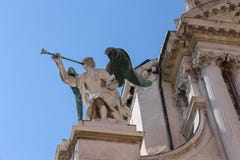 Del av fasaden av den Santa Maria Zobenigo kyrkan i Venedig arkivfoto Del av fasaden av den Santa Maria Zobenigo kyrkan i Venedig arkivfoto