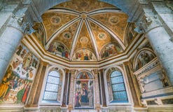 Della Rovere kapell i basilikan av Santa Maria del Popolo i Rome, Italien arkivbild Della Rovere kapell i basilikan av Santa Maria del Popolo i Rome, Italien arkivbild