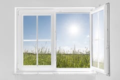 Demi fenêtre ouverte blanche avec le soleil Demi fenêtre ouverte blanche avec le soleil