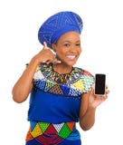 Den afrikanska kvinnan kallar mig tecknet Arkivbild Den afrikanska kvinnan kallar mig tecknet Arkivbild