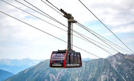 Den Aiguille du Midi kabelbilen arkivbilder Den Aiguille du Midi kabelbilen arkivbilder
