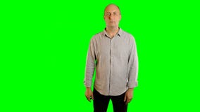 Den allvarliga vuxna caucasian manvisningen gör en gest den alfabetiska kanalen Handgester drar linjen glidbana för klickklapphår lager videofilmer Den allvarliga vuxna caucasian manvisningen gör en gest den alfabetiska kanalen Handgester drar linjen glidbana för klickklapphår lager videofilmer