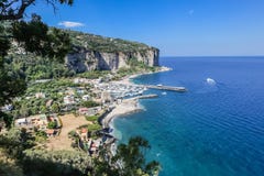 Den Amalfi kusten nära Vico Equense italy royaltyfri fotografi Den Amalfi kusten nära Vico Equense italy royaltyfri fotografi
