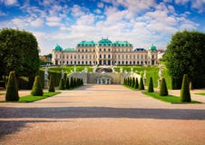 Den färgrika vårmorgonen i berömd Belvedere parkerar royaltyfria bilder Den färgrika vårmorgonen i berömd Belvedere parkerar royaltyfria bilder
