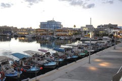 Den h?rliga gamla porten Limassol i Cypern royaltyfri foto Den h?rliga gamla porten Limassol i Cypern royaltyfri foto
