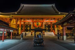 Den stora röda lyktan på den Senso-ji templet royaltyfria bilder Den stora röda lyktan på den Senso-ji templet royaltyfria bilder
