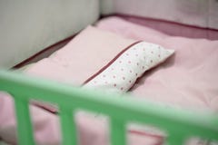 Den tomma rosa färgsignalen behandla som ett barn lathunden royaltyfria bilder Den tomma rosa färgsignalen behandla som ett barn lathunden royaltyfria bilder