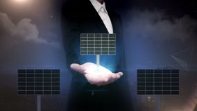 Den öppna affärskvinnan gömma i handflatan, solpanelen isolerad vit windmill för eco energi presentation (inklusive alfabetisk) arkivfilmer Den öppna affärskvinnan gömma i handflatan, solpanelen isolerad vit windmill för eco energi presentation (inklusive alfabetisk) arkivfilmer