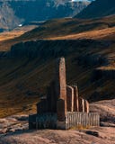 Denkmal nahe Seydisfjordur in Island stockbild Denkmal nahe Seydisfjordur in Island stockbild