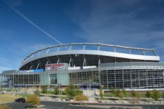 DENVER, CO, EUA - 8 de outubro 2016: Campo da autoridade dos esportes em mil. fotografia de stock DENVER, CO, EUA - 8 de outubro 2016: Campo da autoridade dos esportes em mil. fotografia de stock