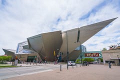 Denver, Colorado, usa 06/11/17: denver muzeum sztuki na słonecznym dniu zdjęcie stock Denver, Colorado, usa 06/11/17: denver muzeum sztuki na słonecznym dniu zdjęcie stock