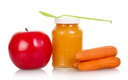 Deposite las manzanas, zanahorias, puré del bebé aislado en blanco fotos de archivo libres de regalías Deposite las manzanas, zanahorias, puré del bebé aislado en blanco fotos de archivo libres de regalías
