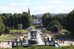 Der einzigartige Skulpturenpark ist Gustav Vigeland-` s lifework mit mehr als 200 Skulpturen in der Bronze, Granit und lizenzfreie stockfotos Der einzigartige Skulpturenpark ist Gustav Vigeland-` s lifework mit mehr als 200 Skulpturen in der Bronze, Granit und lizenzfreie stockfotos