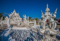 Der erstaunliche Wat Rong Khun-Tempel von Chiang Rai, Thailand lizenzfreie stockbilder Der erstaunliche Wat Rong Khun-Tempel von Chiang Rai, Thailand lizenzfreie stockbilder