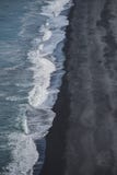 Der ikonenhafte schwarze Strand von Süd-Island lizenzfreies stockfoto Der ikonenhafte schwarze Strand von Süd-Island lizenzfreies stockfoto