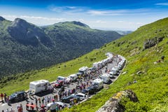 Der Peloton in den Bergen - Tour de France 2016 stockbild Der Peloton in den Bergen - Tour de France 2016 stockbild