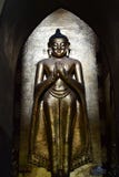 Der stehende Buddha Kassapa innerhalb Ananda Temples Bagan myanmar Stockbild Der stehende Buddha Kassapa innerhalb Ananda Temples Bagan myanmar Stockbild