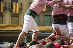 Desempenho de Castells por castellers imagens de stock royalty free Desempenho de Castells por castellers imagens de stock royalty free