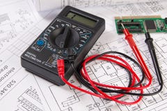Desenhos de engenharia elétrica, placa eletrônica e MU digital imagem de stock Desenhos de engenharia elétrica, placa eletrônica e MU digital imagem de stock